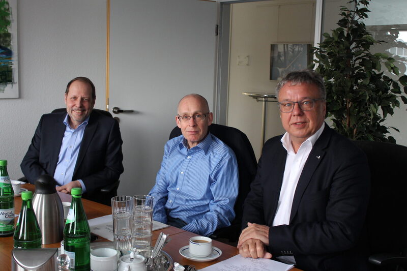 v.l. Uwe Kastien (Vorstand für Finanzen und Personal), Dr. Stefan Kühn (Vorsitzender des Verwaltungsrats), Thomas Lenz (Vorstandsvorsitzender)
